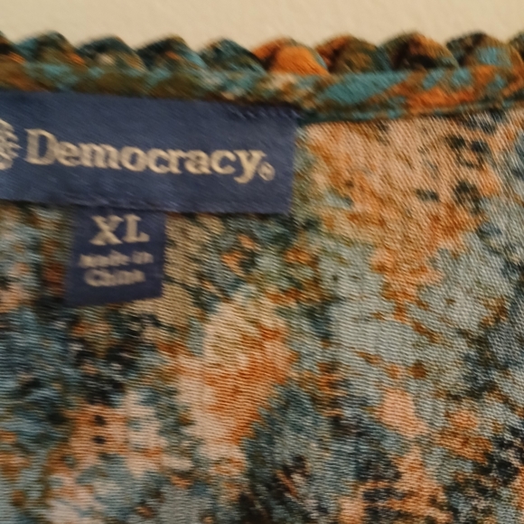 Democracy Women's High/Low Top With Braided Detail Size XLThis Democracy women's - Picture 11 of 11